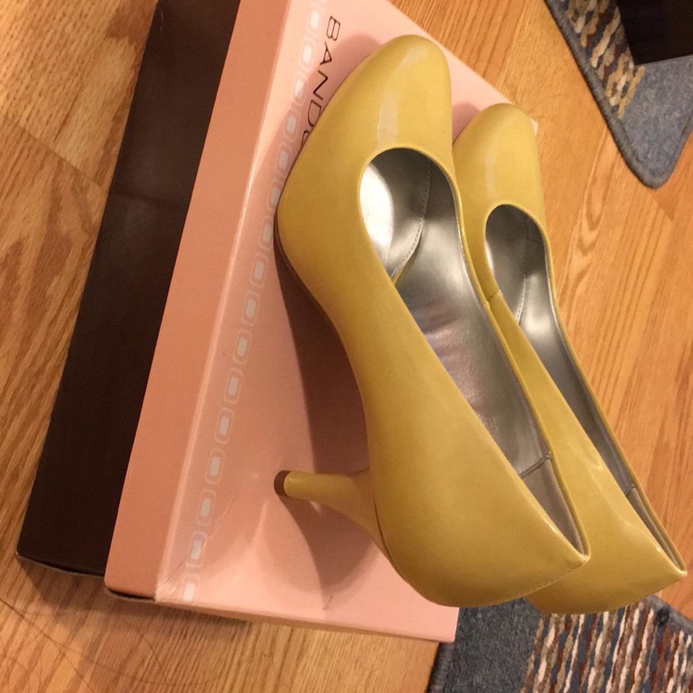 Heels - Picture 3 of 3
